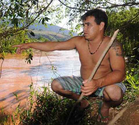 Índios Krenak lamentam situação do Rio Doce e querem água limpa